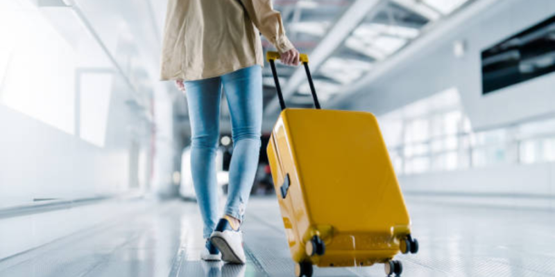 Lightweight travel suitcases